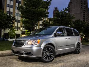 Chrysler Town & Country 30th Anniversary 2013 года